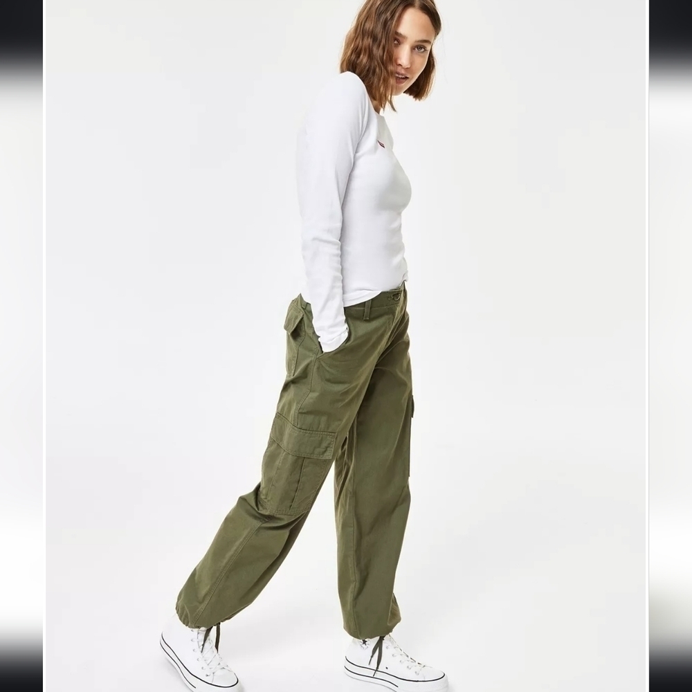 Levi's '94s Baggy Cargo Pants in olive green
